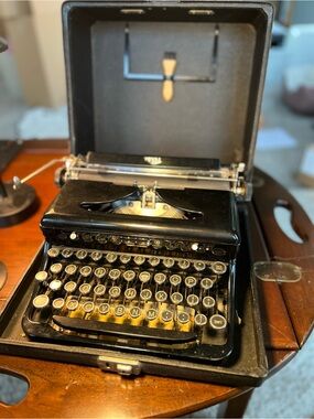 Royal 1937 “O Model” portable typewriter
